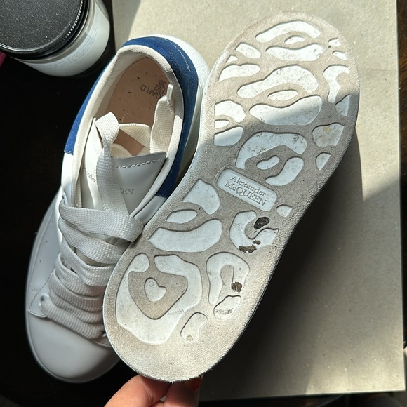 Lightly worn, worn once and never wore again. No box just the sneakers.Authentic - Picture 7 of 9